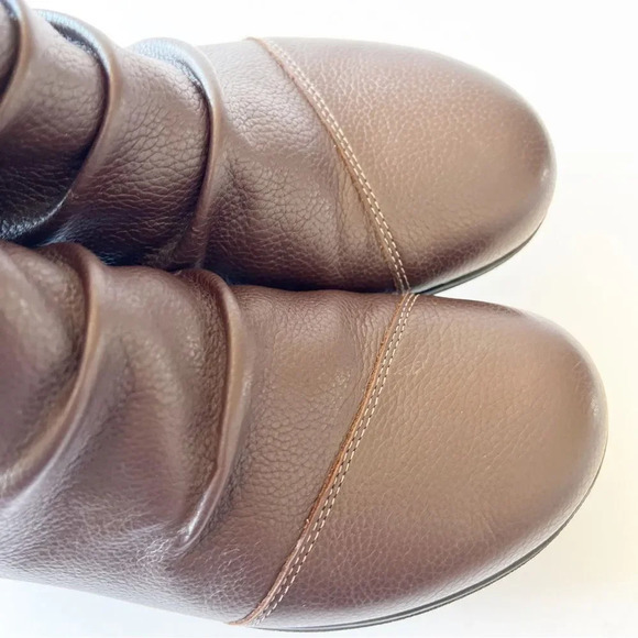 Clarks Collection Dark Brown Leather Ankle Boots Size 10 Button Detail‎ Booties - Picture 5 of 10